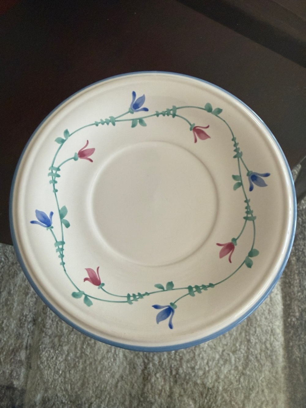 (8) Savior Vivre Ceramic Plate/Saucers with Subtle Floral Touch